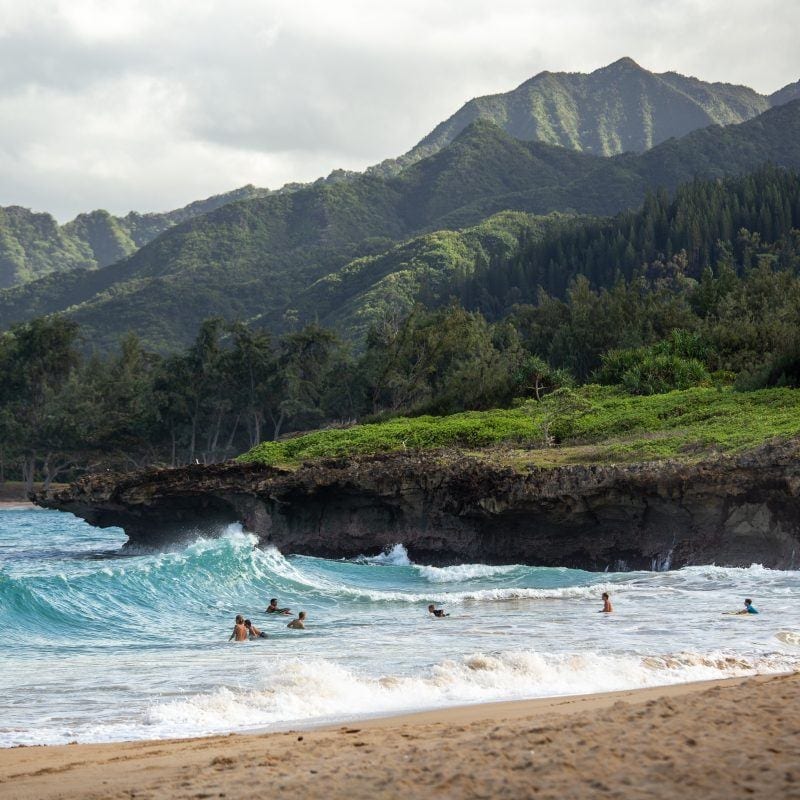 This image portrays 10 Uncommon and Valuable Tips for Planning your Hawai’i Trip by CLIMB Works.